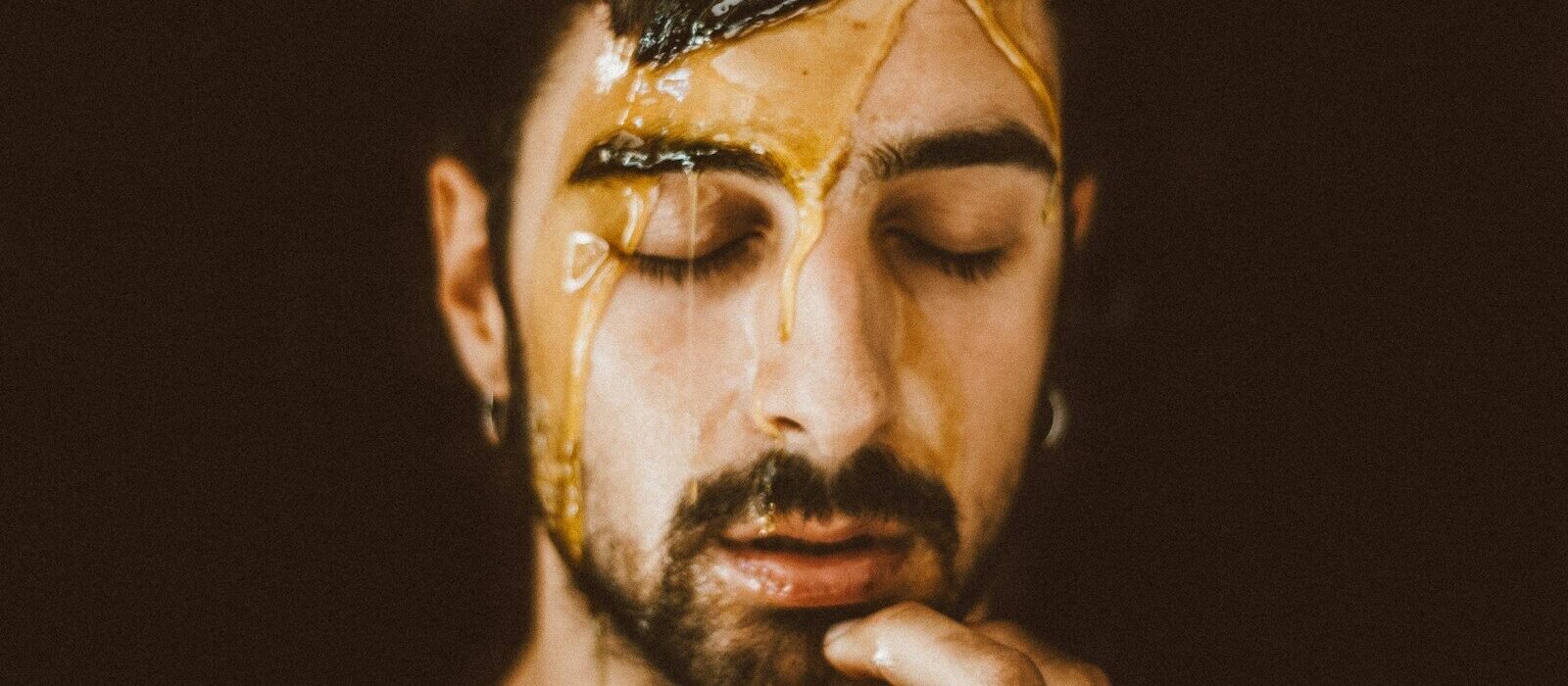 Bienfaits du miel sur la peau : ce que votre crème hydratante ne fait pas (et le miel si)