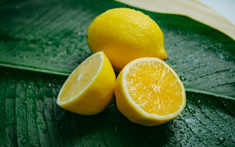 Le citron est-il dangereux pour le cœur ? Ce qu&rsquo;il faut vraiment savoir avant d&rsquo;arrêter votre eau citronnée